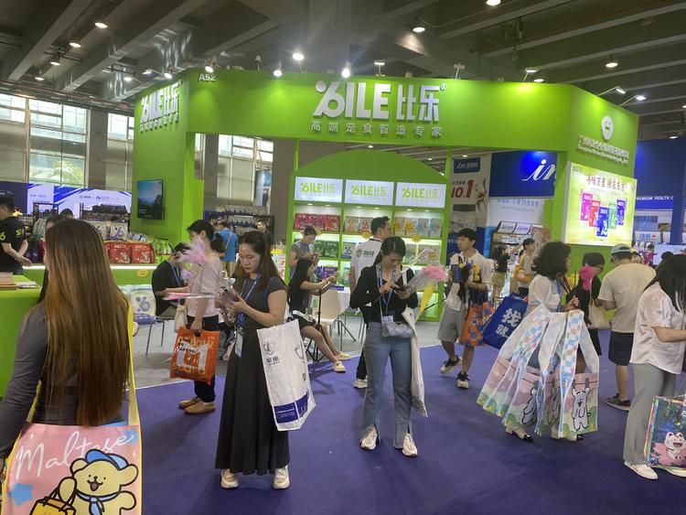 宠物展会门口下载抖音极速版领取背包….-搞钱风向标论坛-航海社群内容-航海圈
